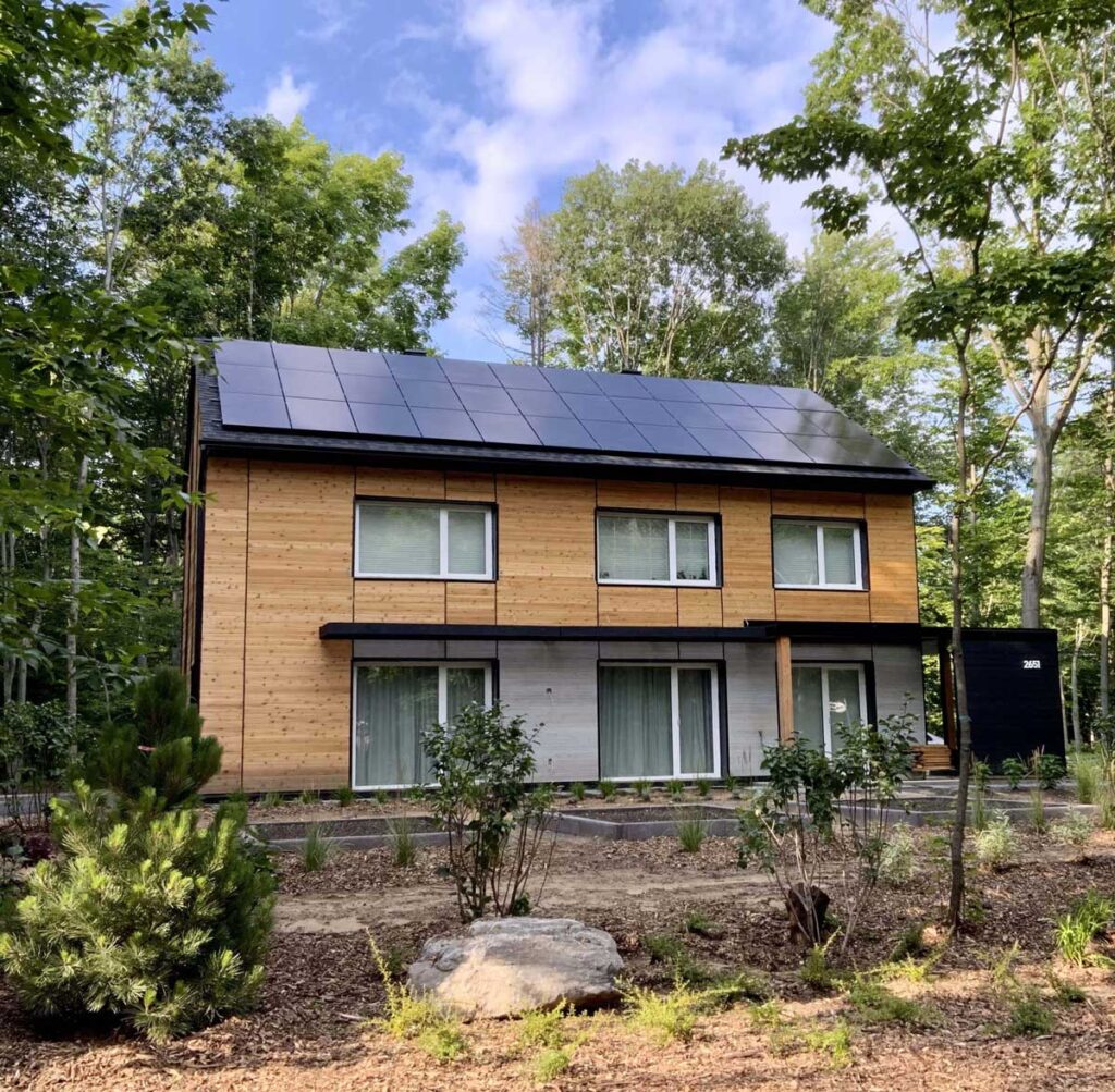 Modern home with solar panels and battery backup system in St Lazare installed by Quebec Solar.